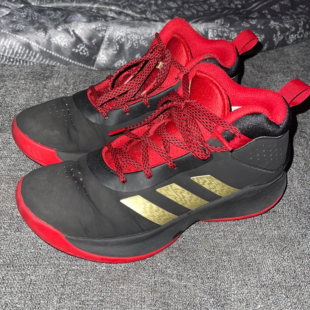 Youth Adidas Cross Em Up 5 Basketball Shoes sz 4
